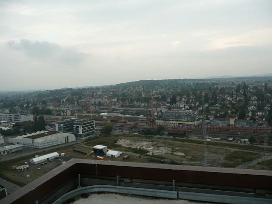 Im Hintergrund das Hangdorf Wallisellen